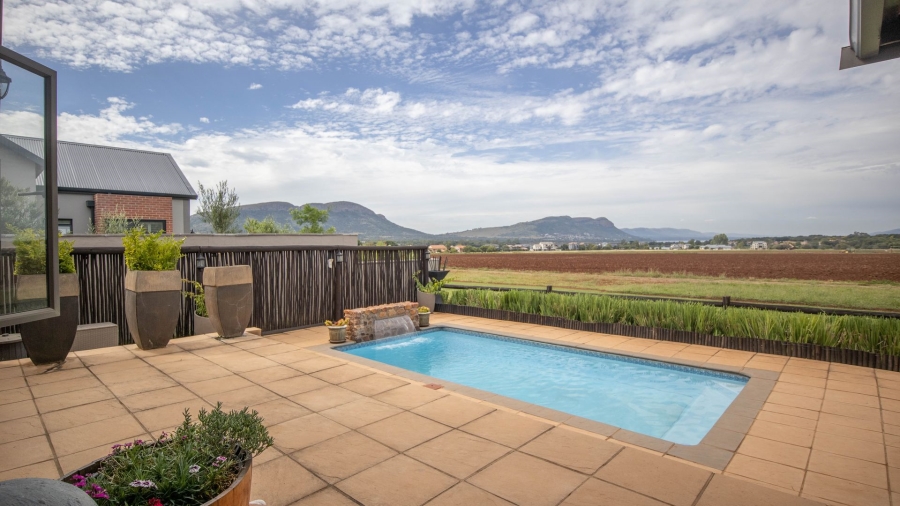 To Let 3 Bedroom Property for Rent in The Coves North West